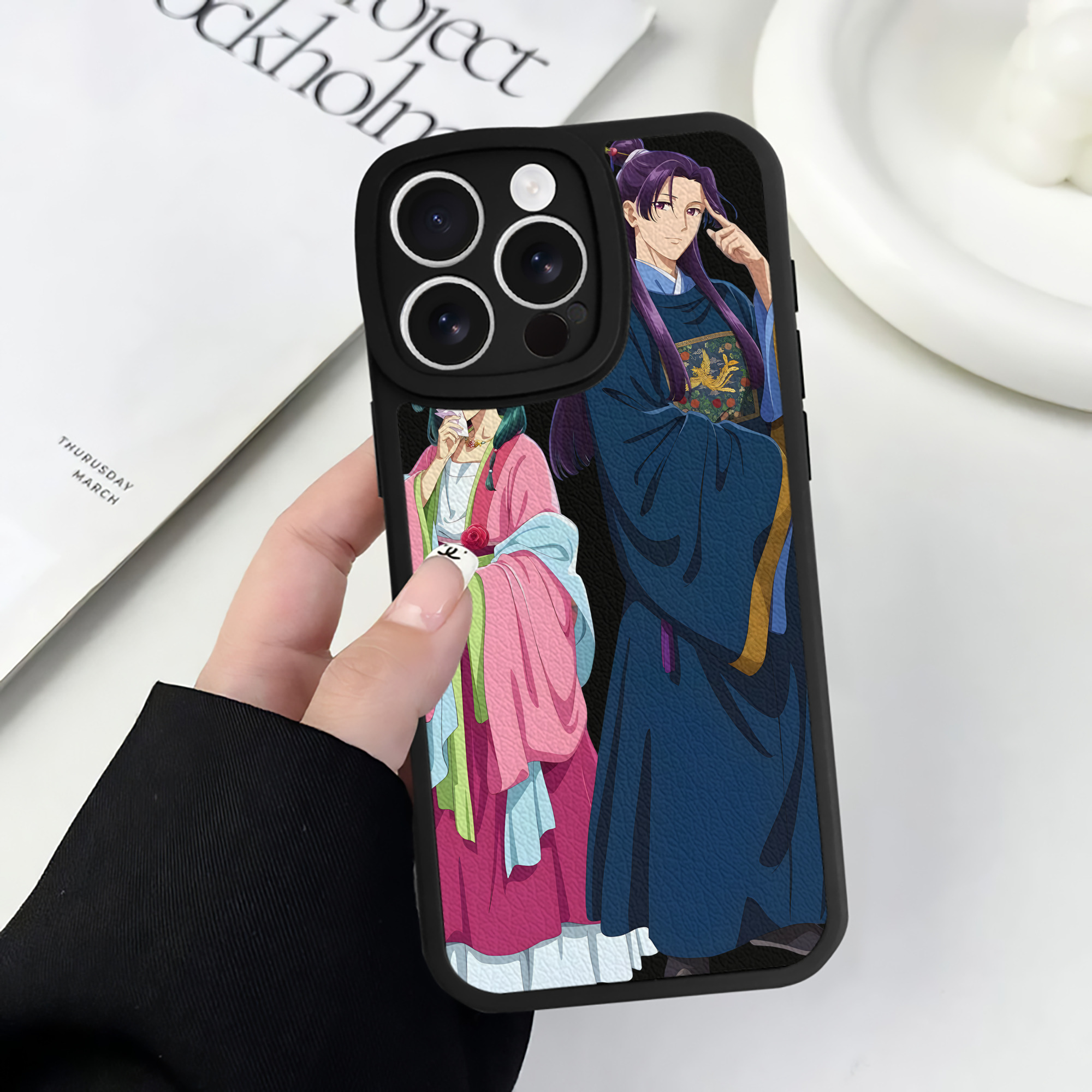 （画像用） 薬屋のひとりごと The Apothecary Diaries 【iPhone 16シリーズ対応】シリコンスマホケース（レザー調） 材質：シリコン